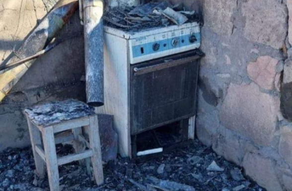 Ինչպես ա մոխրացած շինության մեջ փայտե աթոռը մնացել ամբողջական